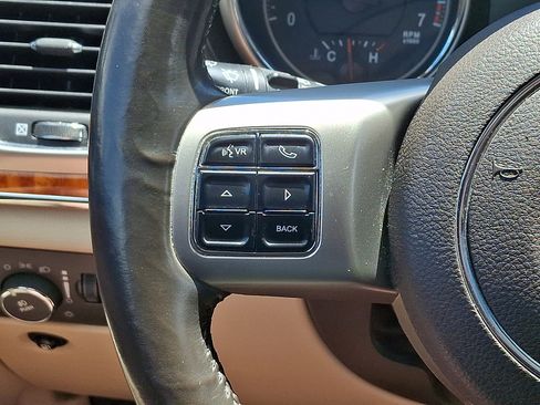 Used 2011 Jeep Grand Cherokee Overland AWD/4WD image 23