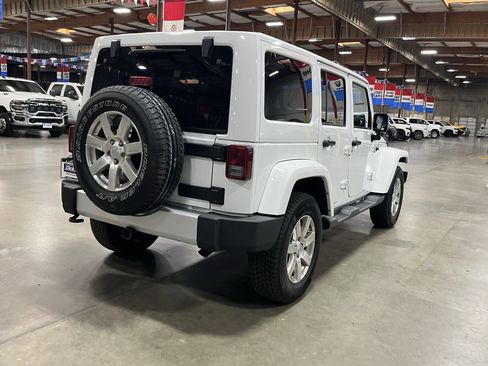 Used 2015 Jeep Wrangler Unlimited Sahara w/ Max Tow Package AWD/4WD image 6