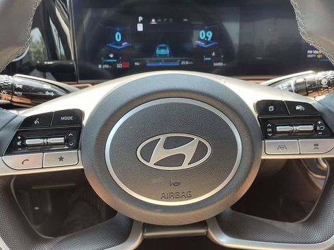 Certified 2025 Hyundai Elantra SEL FWD image 24