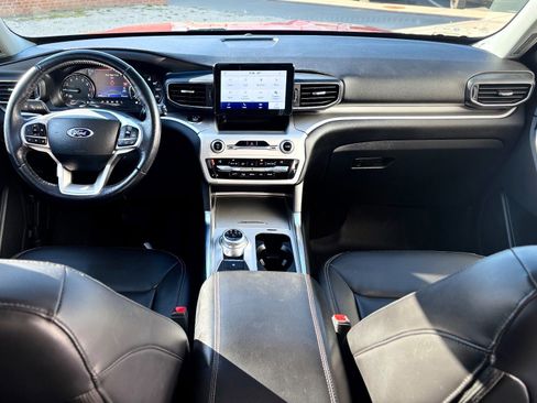 Certified 2021 Ford Explorer XLT w/ Equipment Group 202A image 28