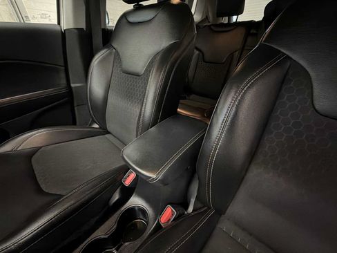 Used 2020 Jeep Compass Latitude AWD/4WD image 21