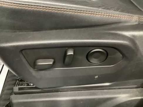 Used 2023 GMC Sierra 1500 AT4 w/ Technology Package AWD/4WD image 10
