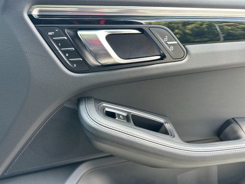 Certified 2026 Porsche Macan AWD/4WD image 19