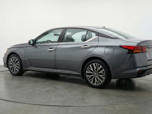 Used 2025 Nissan Altima 2.5 SV image 6