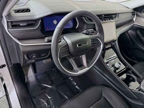 Used 2023 Jeep Grand Cherokee L Limited w/ Black Appearance Package image 19