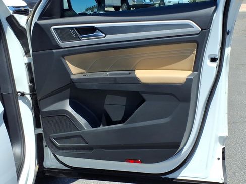 Certified 2023 Volkswagen Atlas Cross Sport SE w/ Panoramic Sunroof Package AWD/4WD image 15