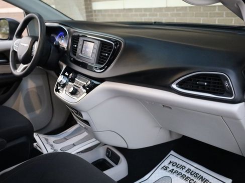 Used 2017 Chrysler Pacifica LX w/ Tire & Wheel Group image 22