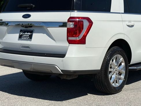 Used 2020 Ford Expedition XLT w/ Equipment Group 202A AWD/4WD image 16