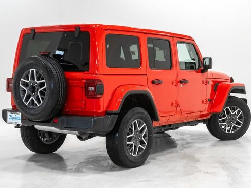 Used 2025 Jeep Wrangler Unlimited Sahara AWD/4WD image 27