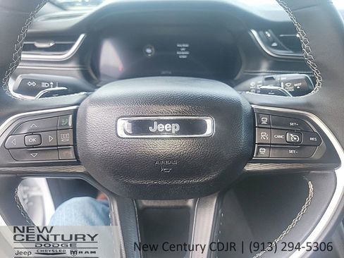 Used 2024 Jeep Grand Cherokee L Laredo image 10