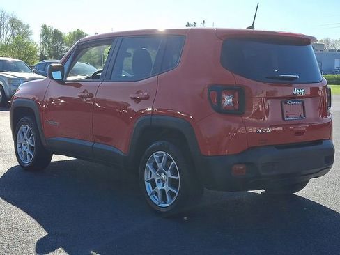 Used 2023 Jeep Renegade Latitude AWD/4WD image 7