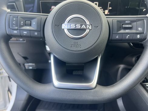 Used 2026 Nissan Kicks SV w/ SV Premium Package FWD image 9