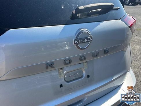 Used 2025 Nissan Rogue S FWD image 12