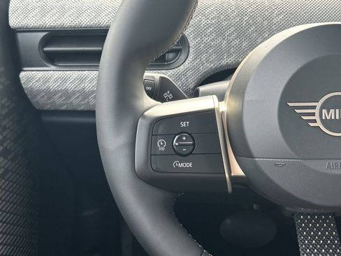 Used 2025 MINI Cooper 2-Door Hardtop image 36