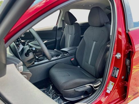 Used 2025 Hyundai Elantra SE w/ Cargo Package FWD image 19