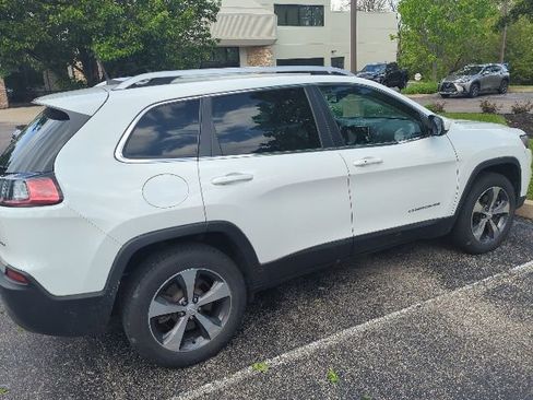 Used 2019 Jeep Cherokee Limited AWD/4WD image 3