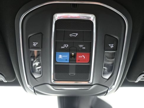 Used 2022 Jeep Wagoneer Series III w/ Flexible Seating Group image 32