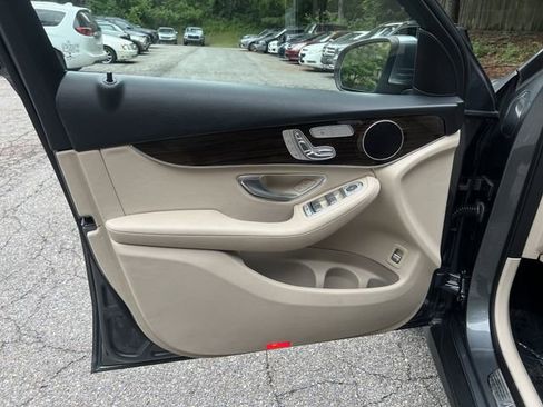 Used 2019 Mercedes-Benz GLC 300 4MATIC image 10