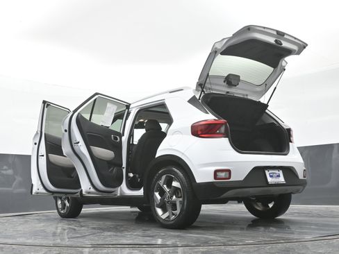 Certified 2022 Hyundai Venue SEL image 51