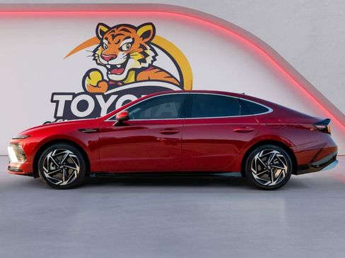 Used 2024 Hyundai Sonata SEL w/ Convenience Package FWD image 8