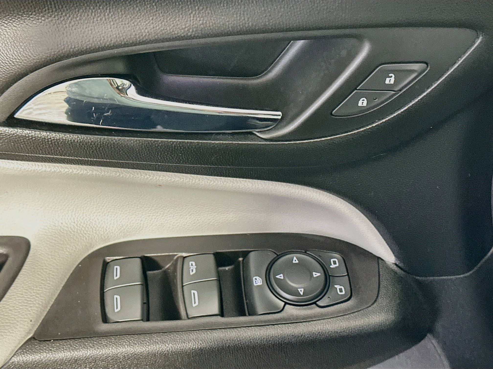 Used 2018 Chevrolet Equinox LS FWD image 15