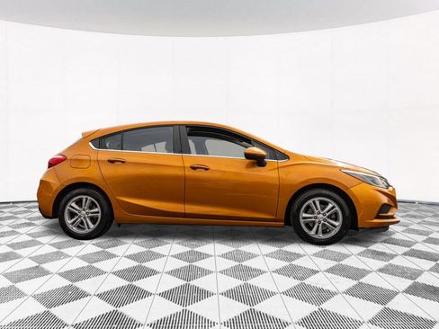 Used 2017 Chevrolet Cruze LT w/ Convenience Package FWD image 11