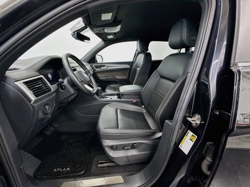 Used 2023 Volkswagen Atlas Cross Sport SE FWD image 13