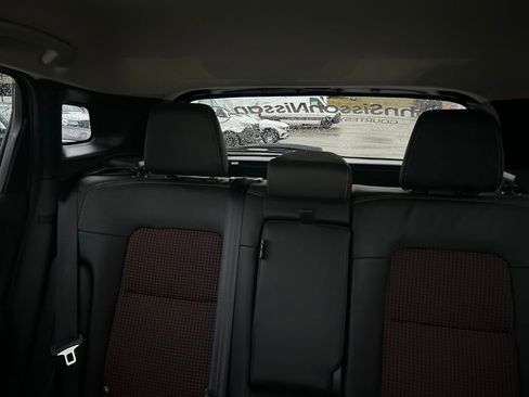 Certified 2025 Nissan Kicks SR image 17