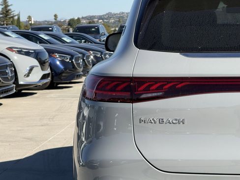 New 2025 Mercedes-Benz Maybach EQS 680 4MATIC image 8