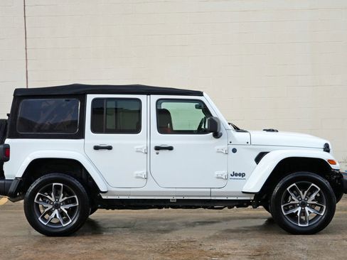 Used 2024 Jeep Wrangler Unlimited AWD/4WD image 52
