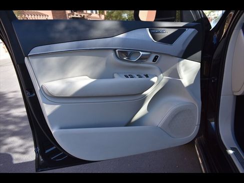 Used 2021 Volvo XC90 T5 Momentum AWD/4WD image 18