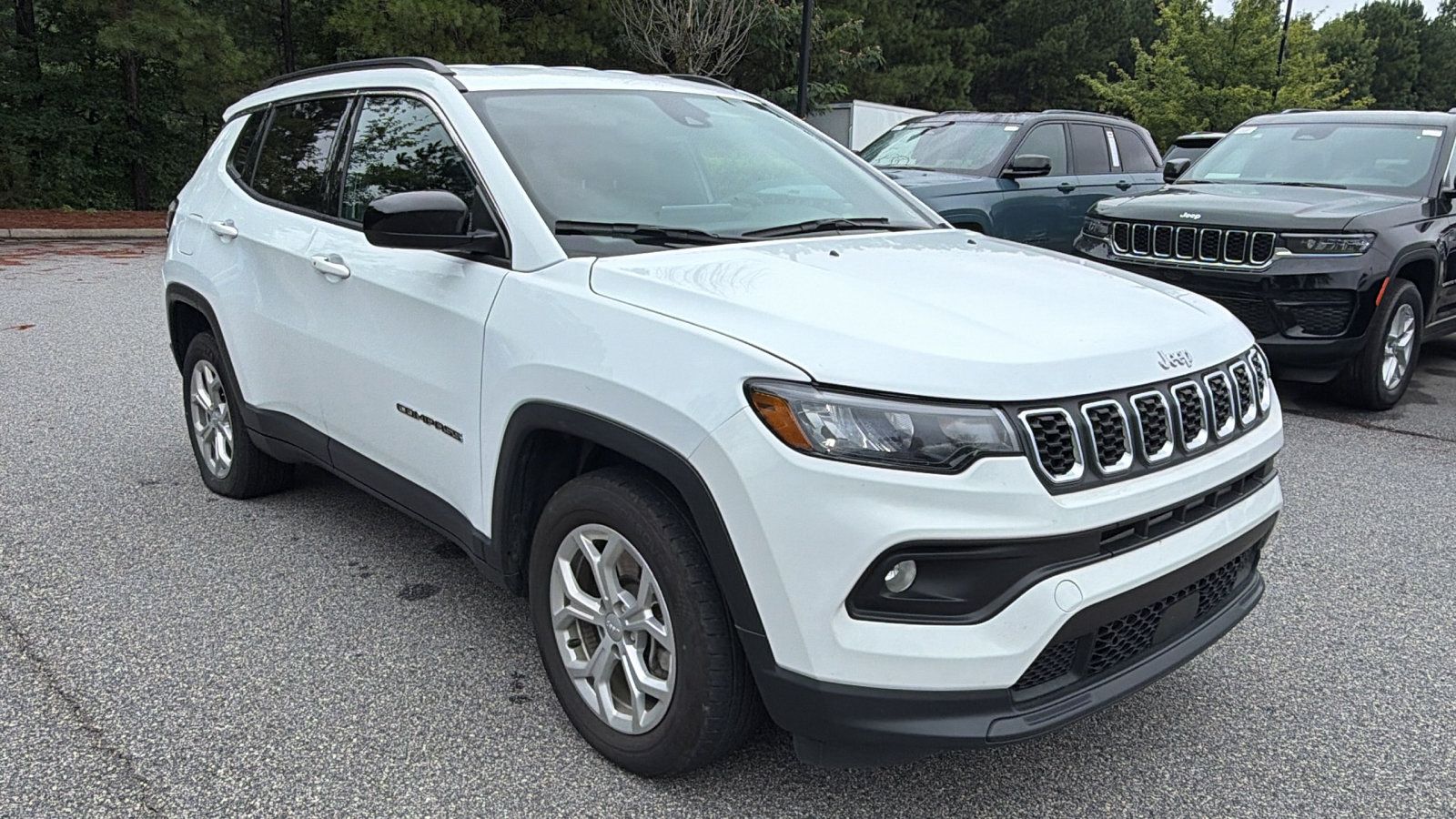 Used 2024 Jeep Compass Latitude AWD/4WD image 5