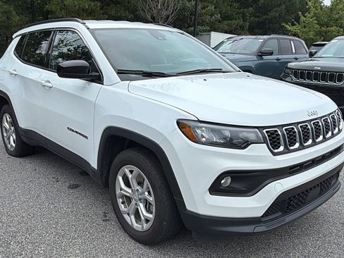 Used 2024 Jeep Compass Latitude AWD/4WD image 5