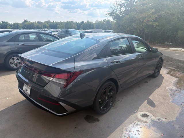 New 2026 Hyundai Elantra SEL Sport FWD image 3