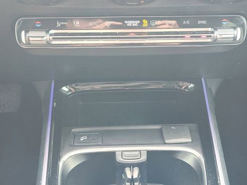 Used 2021 Mercedes-Benz GLB 250 image 19