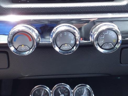 Used 2006 Chevrolet SSR w/ Preferred Equipment Group image 17