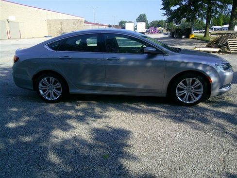 Used 2015 Chrysler 200 Limited w/ Convenience Group FWD image 6