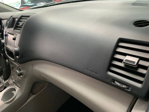 Used 2013 Toyota Highlander Plus FWD image 22