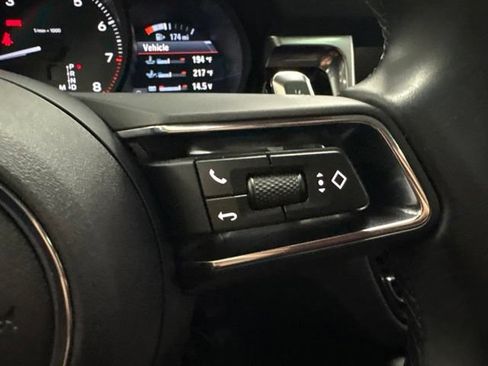 Used 2024 Porsche Macan AWD/4WD image 19