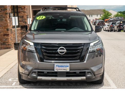 Used 2023 Nissan Pathfinder SL w/ Black Appearance Package AWD/4WD image 8