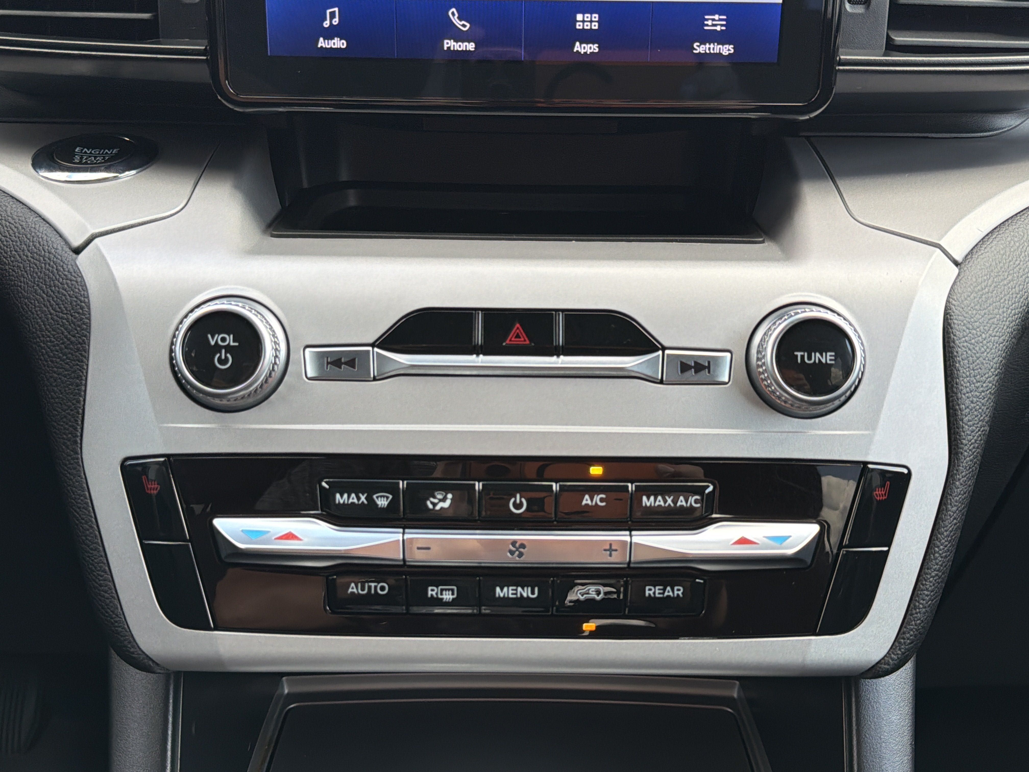 Used 2023 Ford Explorer XLT AWD/4WD image 20