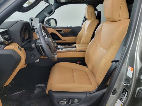New 2025 Lexus LX 600 4WD w/ Luxury Package image 16