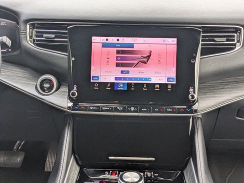 Certified 2024 Jeep Wagoneer L Series II w/ Flexible Seating Group image 16