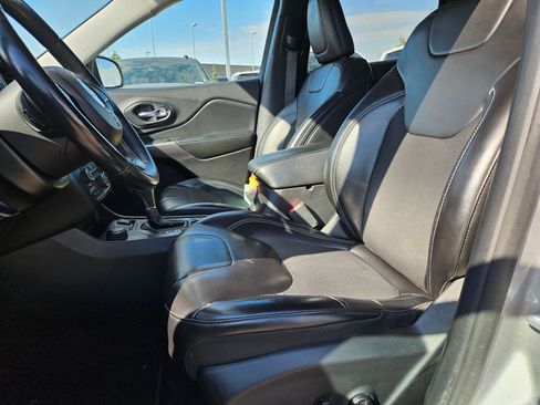 Used 2019 Jeep Cherokee Latitude Plus AWD/4WD image 15
