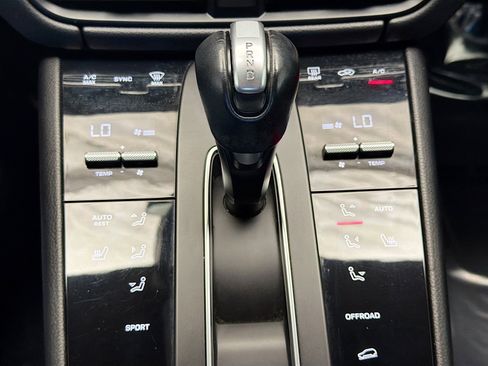 Used 2022 Porsche Macan image 10