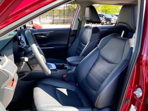 Used 2025 Toyota RAV4 Limited w/ Weather Package image 9