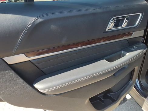 Used 2017 Ford Explorer Platinum AWD/4WD image 17