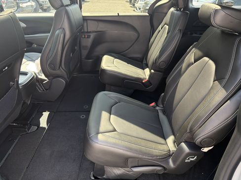 New 2027 Chrysler Pacifica Select w/ Family Tech Group AWD/4WD image 11