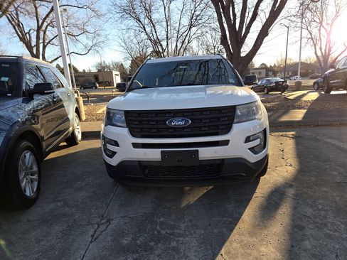 Used 2017 Ford Explorer Sport image 2