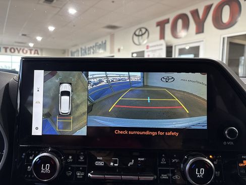 Used 2023 Toyota Highlander Limited image 18